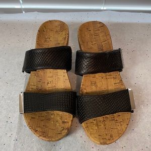 Vionic sandals wedges size 7 in excellent preowned condition